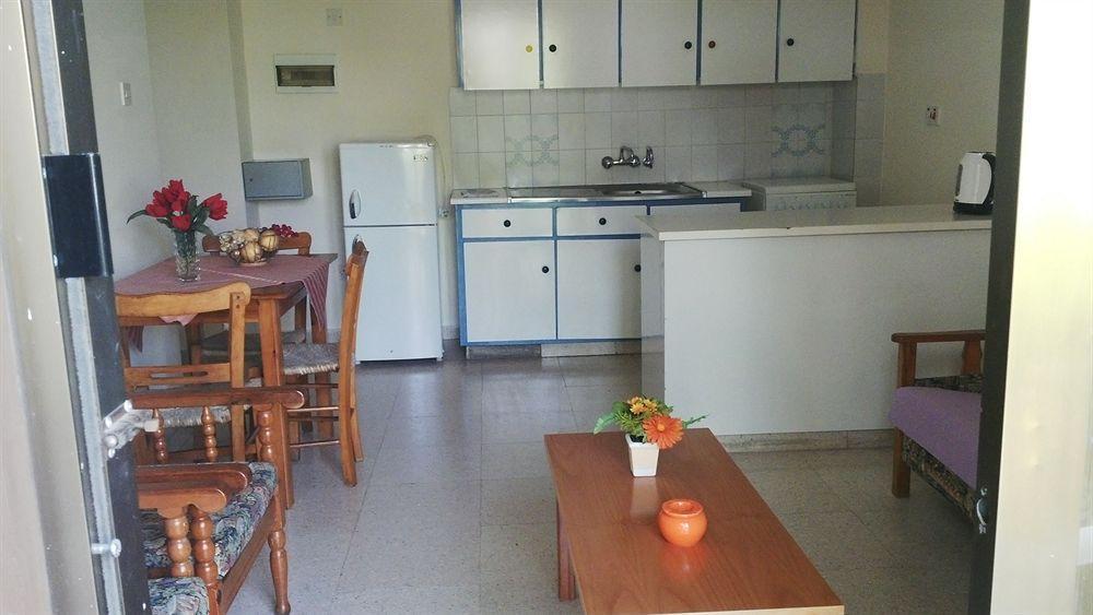 Milounapa Aya Napa Dış mekan fotoğraf